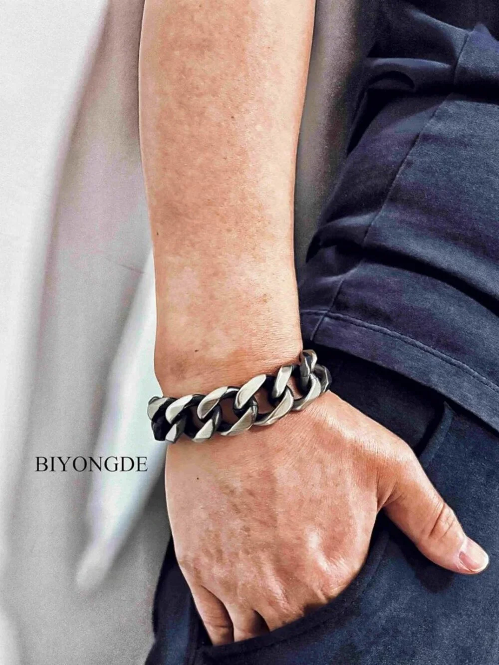 Men's Heavy Duty Stainless Steel Curb Chain Bracelet - 18MM Silver Cuban Link
